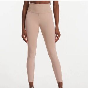 Vuori Studio Pocket Legging - small